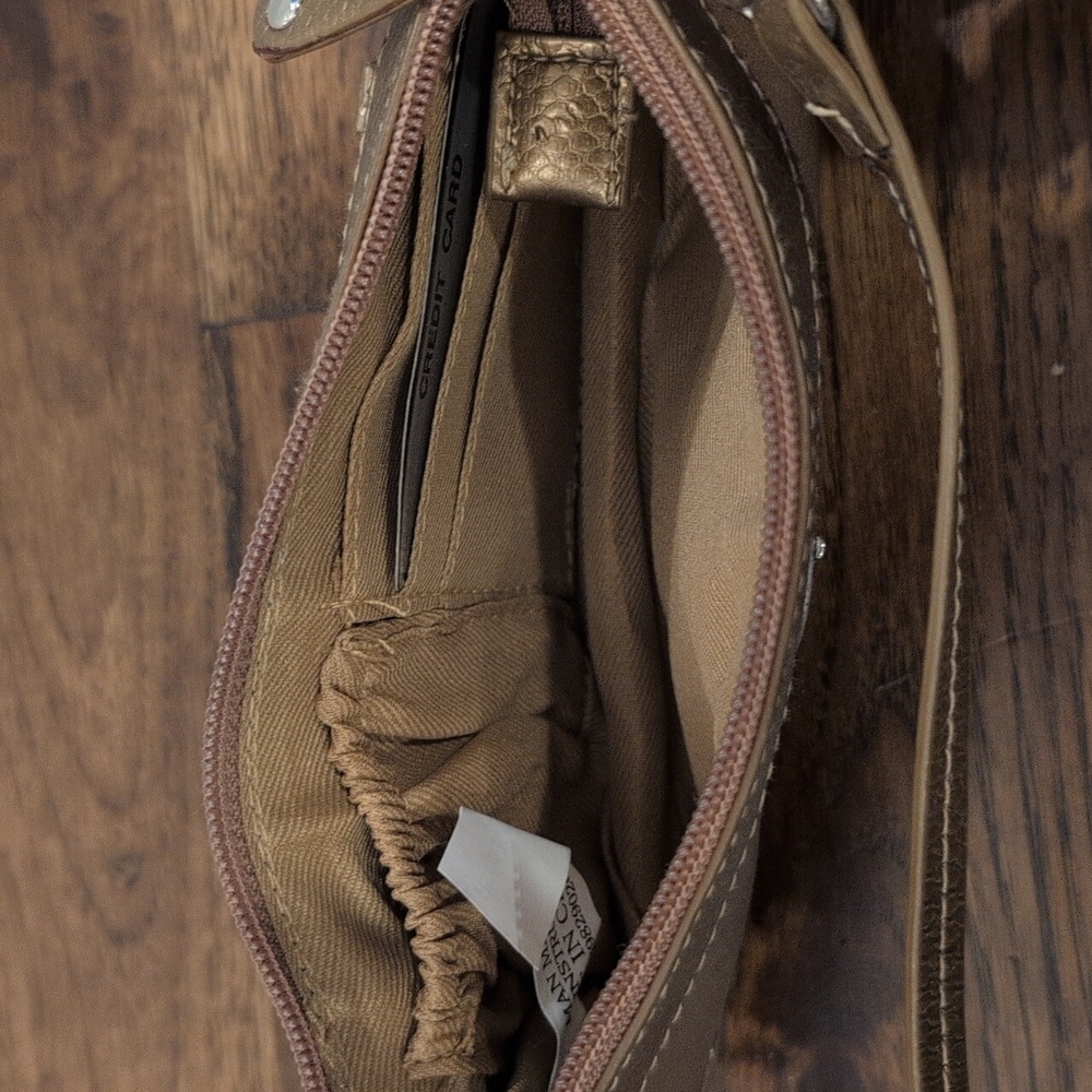 Women's gold faux leather mini purse - Picture 4 of 4
